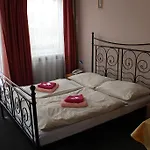 Zlata Noha فندق
