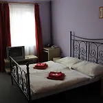 Zlata Noha 3*