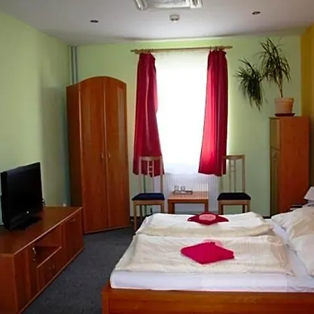 Zlata Noha Hotel 3*