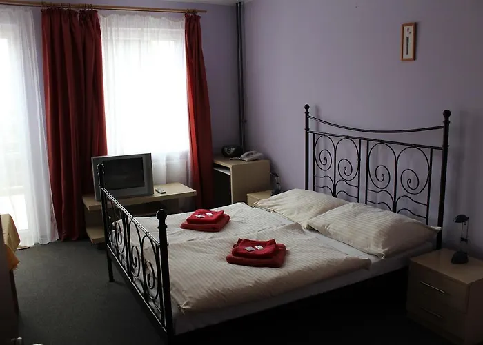 拉塔诺膳食公寓 3*